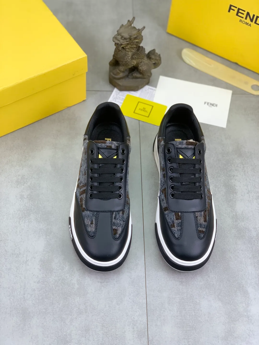 ​Men's shoes 💰P420 💰[New style] little monster 🆘 New style at FENDI counter 🕶️🕶️Simple routing effect, showing an elegant and cool driving shoe 🎬Using imported calfskin + first-layer pigskin lining🐂Excellent material🎬Detailed workmanship 🤗Comfortable foot feel➰➰. ​Pair it with any outfit to show your taste and temperament, low-key luxury ♻️Design ​simple and elegant ​noble and fashionable 🍃​Very loved and favored by trendy men 💓❤️size: 38-44 4️⃣colors available